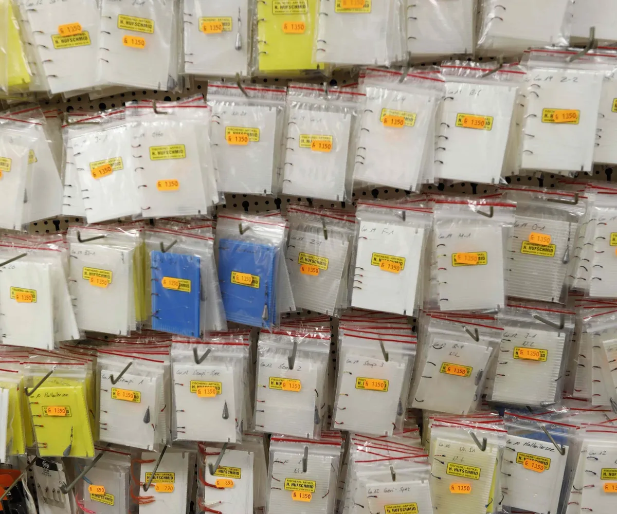 Handgefertigte Hegenen im Geschäft von Hufschmid Fischereibedarf